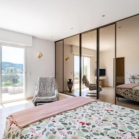 Super Cannes Villa